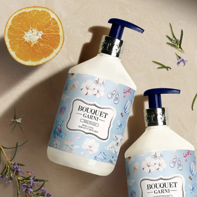 BOUQUET GARNI - Fragranced Body Lotion Baby Powder - Parfémované tělové mléko s vůní baby powder - 520 ml