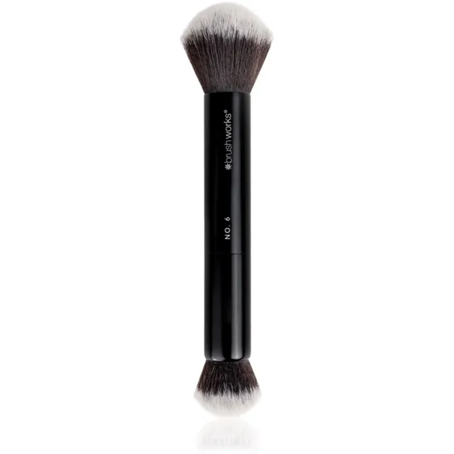 Brushworks Double Ended malý štětec pro nanášení tekutých, krémových a pudrových produktů typ NO. 6 1 ks