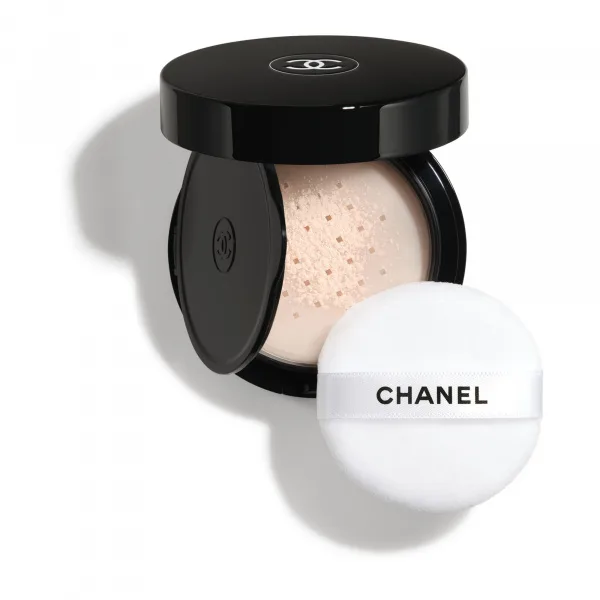 CHANEL POUDRE UNIVERSELLE LIBRE ON-THE-GO FORMAT  SYPKÝ PUDR S PŘIROZENÝM FINIŠEM. CESTOVNÍ FORMÁT - 12 ROSY LIGHT 6 g