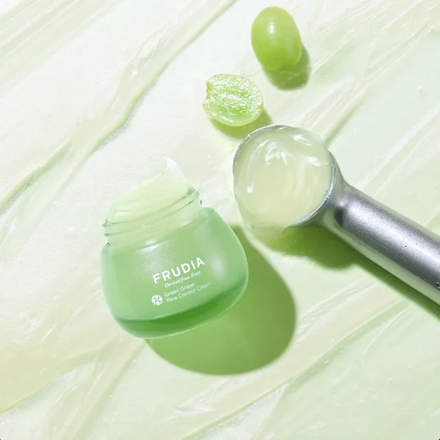 FRUDIA - Green Grape Pore Control Cream – Zmatňující krém se zeleným hroznem - 50 ml