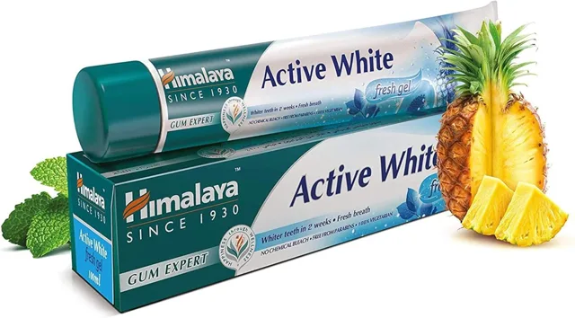 Himalaya Active white Gel Bylinná zubní pasta s ovocnými enzymy pro bělení zubů 75 ml