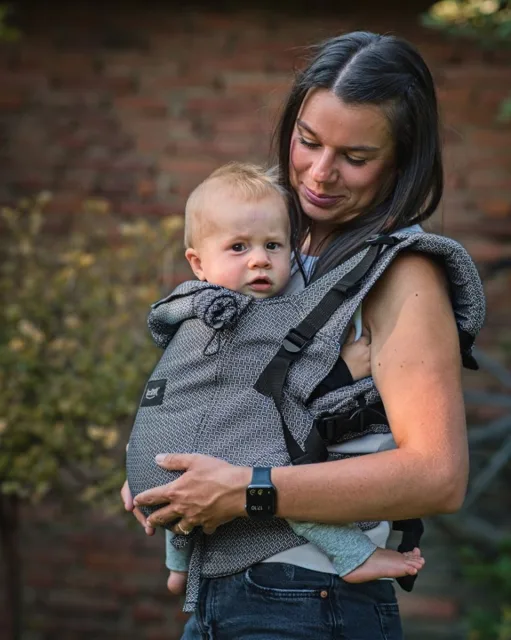 Jožánek Ergonomické nosítko pro děti od 6 měsíců TODDLER (DAN), černo-bílý vzor | Jožánek®