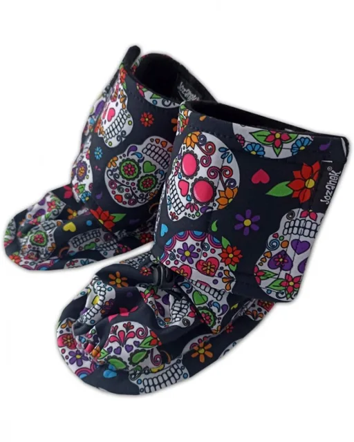 Jožánek Zimní softshellové capáčky pro miminka – barevné lebky 6-12 M