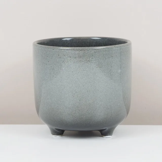 Květináč na nožičkách šedý 10 cm