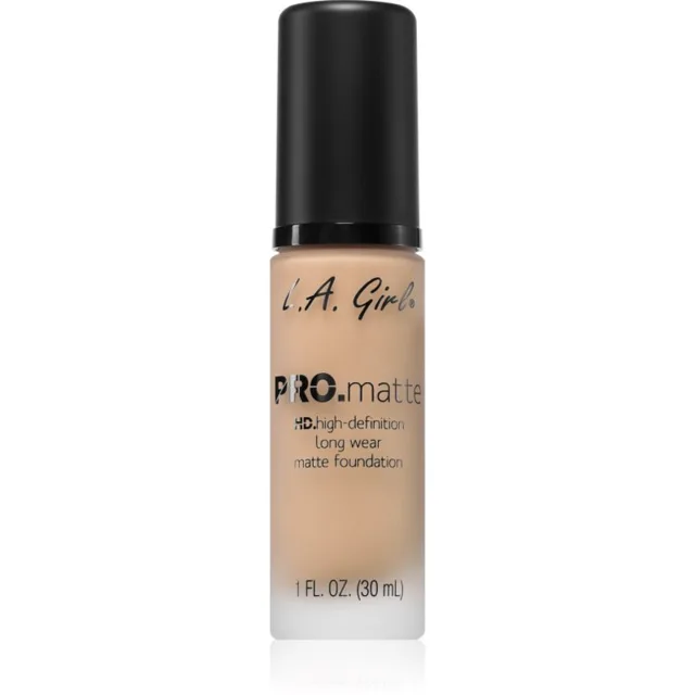 L.A. Girl Cosmetics PRO. Matte dlouhotrvající make-up s matným efektem odstín 676 Light Tan 30 ml