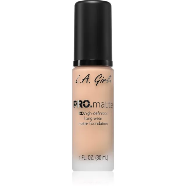 L.A. Girl Cosmetics PRO. Matte dlouhotrvající make-up s matným efektem odstín Bisque 30 ml