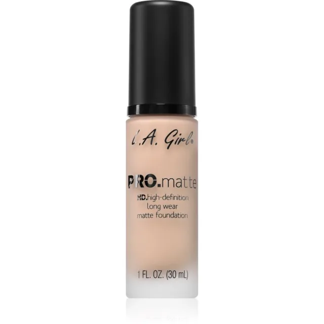 L.A. Girl Cosmetics PRO. Matte dlouhotrvající make-up s matným efektem odstín Natural 30 ml