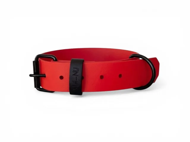 MA-NU Obojek Sweet Bloody, Červený, Kování: Černé, Obvod: 25 - 35 cm, Šířka: 2,5 cm