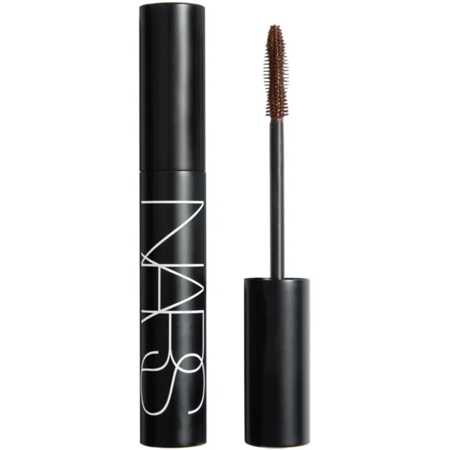 NARS Notorious Mascara řasenka pro prodloužení, natočení a objem odstín INFAMOUS BROWN 8 g