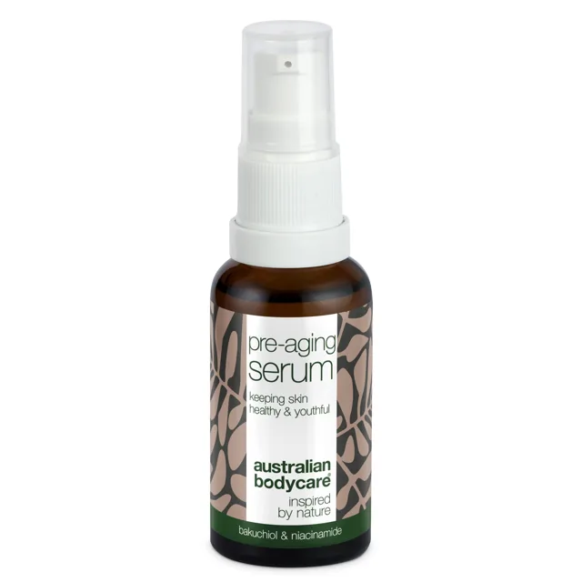 Pre-aging Serum – Předchází vráskám a jemným linkám — Pre-aging Serum bojuje proti stárnutí s Peptidy, Kofeinem a Kyselinou hyaluronovou. Vyhlazuje linky, hydratuje a zpevňuje pleť.
