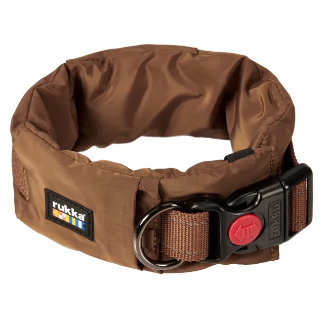 Rukka Puff obojek - velikost M: 38 - 46 cm obvod krku, koňaková