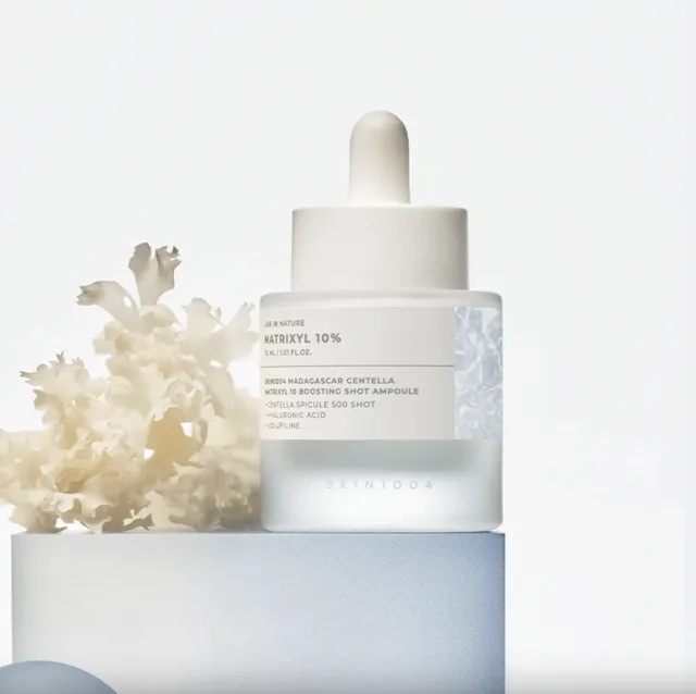 SKIN1004 -  Lab in Nature Madagascar Centella Matrixyl 10 Boosting Shot Ampoule - Posilující ampule s Matrixylem 10 % a Centellou z Madagaskaru - 30 ml
