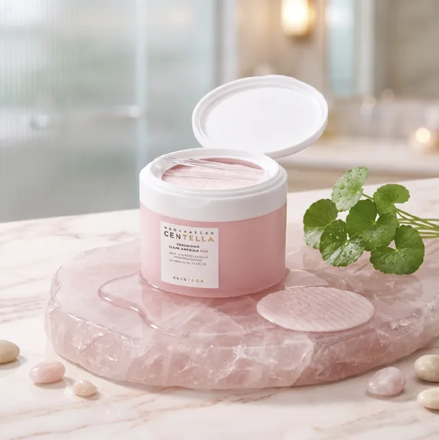 SKIN1004 - Madagascar Centella Poremizing Clear Ampoule Pad - Čisticí a stahující vatové tampónky s centellou a růžovou solí - 60 ks