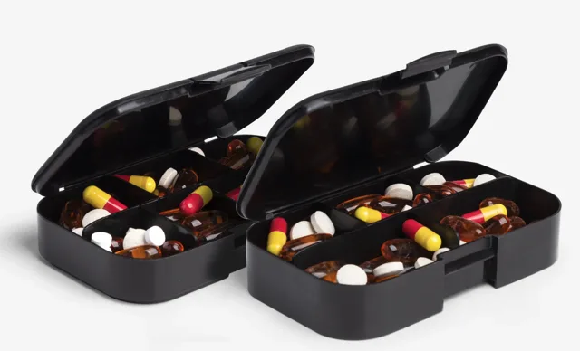 SmartShake Pill Box Organizer, set dvou zásobníků na kapsle, černý