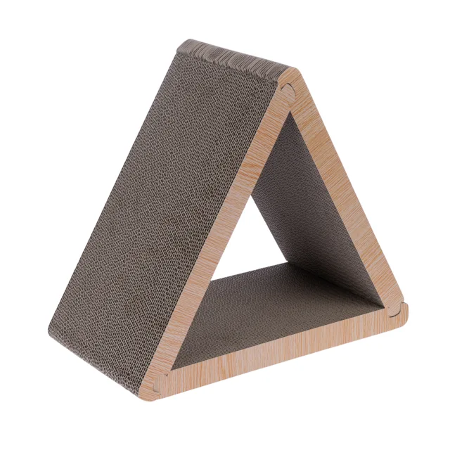 TIAKI škrabací nábytek trojúhelník z vlnité lepenky - D 45 x Š 22,5 x V 40,5 cm