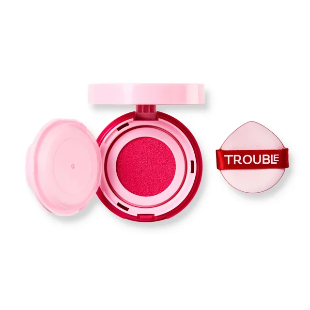 Trouble Maker Tvářenka v houbičce Press Play Cushion Blush 4 g Hot Pink