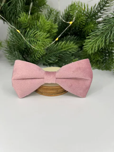 Vsepropejska Charm semišový motýlek pro psa na obojek Barva: Růžová, Rozměr (cm): 5x11 cm