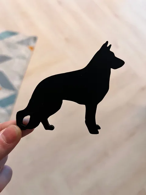 Vsepropejska Mag magnet na lednici ve tvaru psa Plemeno: Německý ovčák