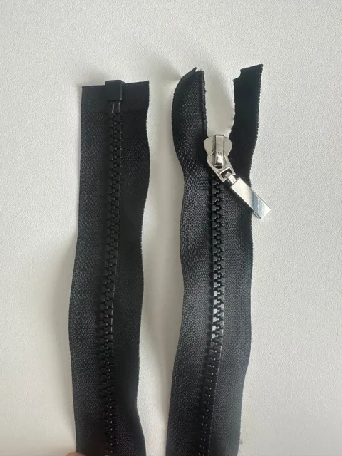 Zip kostěný 5mm se stříbrným jezdcem, černý 90 cm