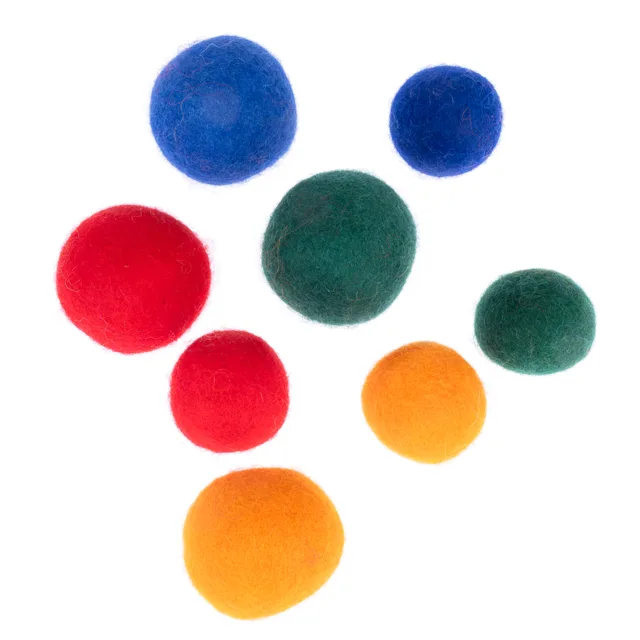 zooplus Basics hračky pro kočky plstěné kuličky - sada 8 ks (4 x Ø 4 cm, 4 x Ø 3 cm)
